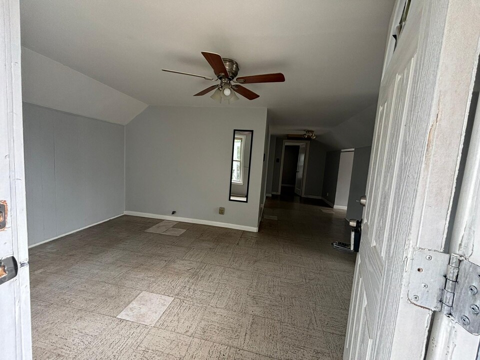 1711 5th St, Unit 2 in Galena Park, TX - Building Photo