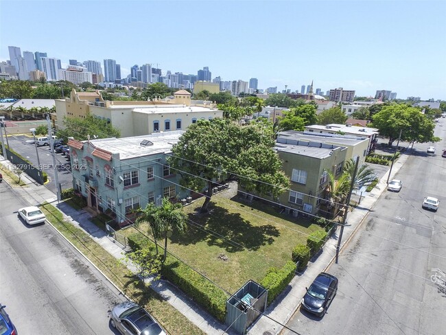 237 NW 10th Ave in Miami, FL - Building Photo - Building Photo
