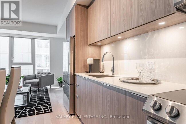 357 King St W in Toronto, ON - Building Photo - Building Photo