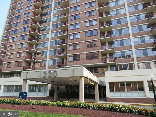 1220 Blair Mill Rd, Unit 809 in Silver Spring, MD - Building Photo - Building Photo