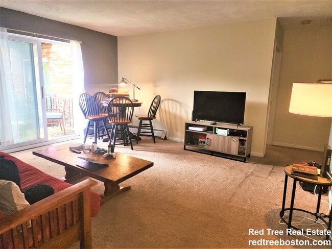 35 Westgate Rd, Unit 3 in Boston College, MA - Building Photo - Building Photo