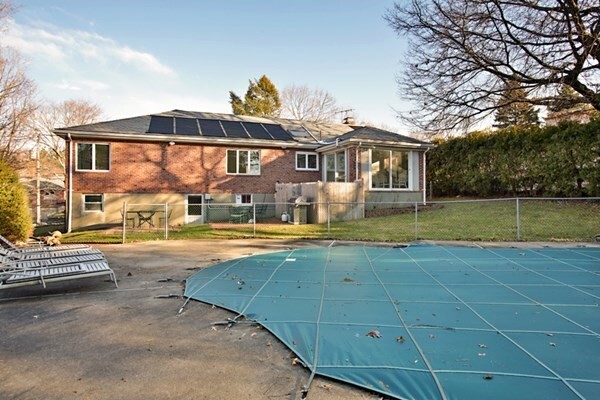 119 Oak Hill St in Newton, MA - Foto de edificio - Building Photo