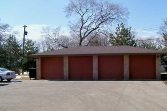 9150 Nicollet Ave S in Bloomington, MN - Foto de edificio - Building Photo