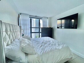 600 NE 36th St in Miami, FL - Building Photo - Building Photo