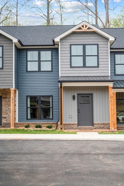 1011 Wythe Dr in Forest, VA - Building Photo