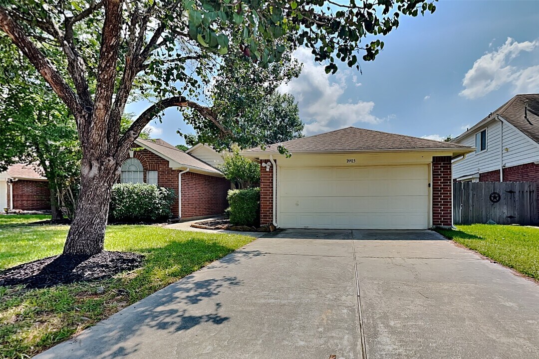 14415 Cypress Meadow Dr in Cypress, TX - Building Photo