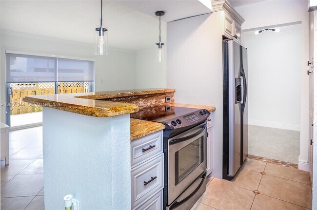 8601 SW 94th St in Miami, FL - Building Photo - Building Photo