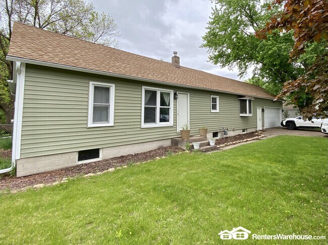 1317 S Diamond Lake Rd in Champlin, MN - Building Photo - Building Photo