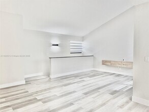 10309 NW 9th St Cir in Miami, FL - Building Photo - Building Photo