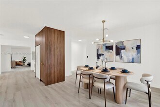 51 NE 56th Ct in Oakland Park, FL - Foto de edificio - Building Photo