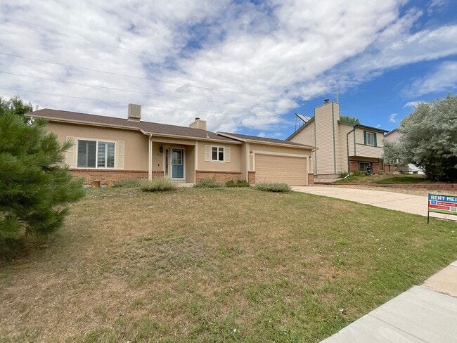 2110 Whitehorn Dr N in Colorado Springs, CO - Building Photo - Building Photo