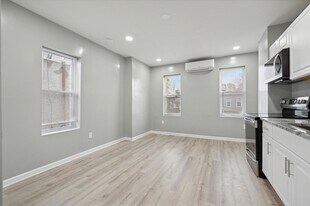 135 N 52nd St in Philadelphia, PA - Building Photo
