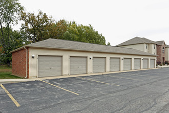 Lakeland Villa Apartments in Warsaw, IN - Building Photo - Building Photo