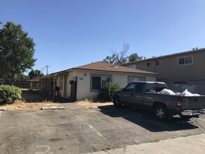 736 Lampasas Ave in Sacramento, CA - Building Photo - Building Photo