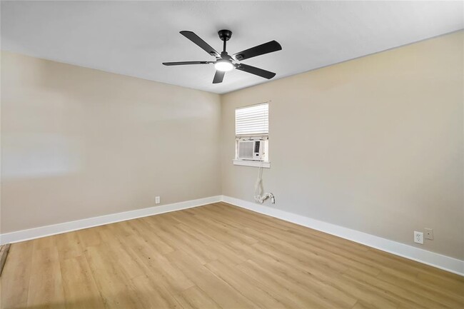 4426 Oakside Dr in Houston, TX - Building Photo - Building Photo