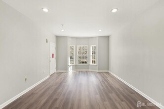 102 Forest Dr in Piscataway, NJ - Building Photo - Building Photo