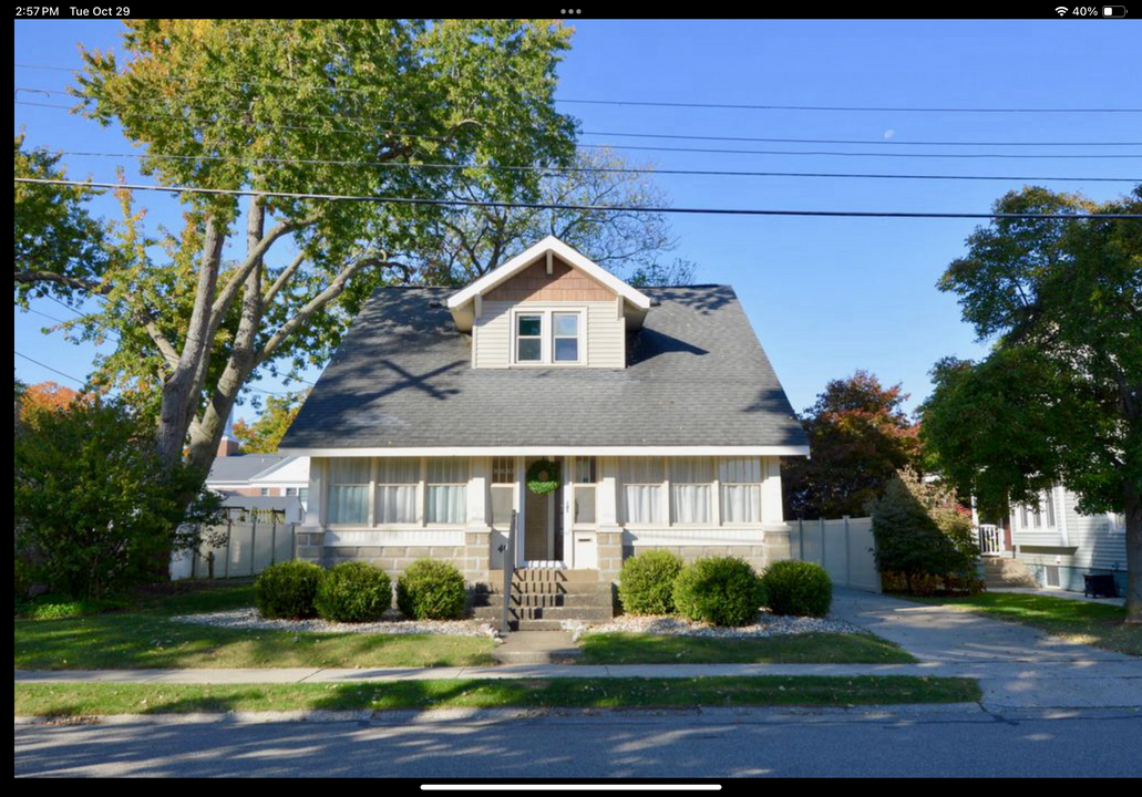 40 S Centennial St in Zeeland, MI - Foto de edificio