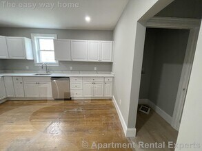 366 Highland Ave, Unit 1 in Somerville, MA - Foto de edificio - Building Photo