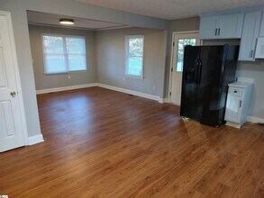 111 Middleton Ln in Greenville, SC - Foto de edificio - Building Photo