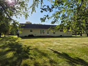 2502 N Central Ave in Marshfield, WI - Building Photo - Building Photo