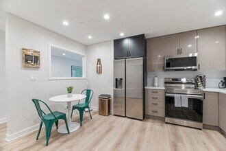 2316 W Estes Ave in Chicago, IL - Building Photo - Building Photo