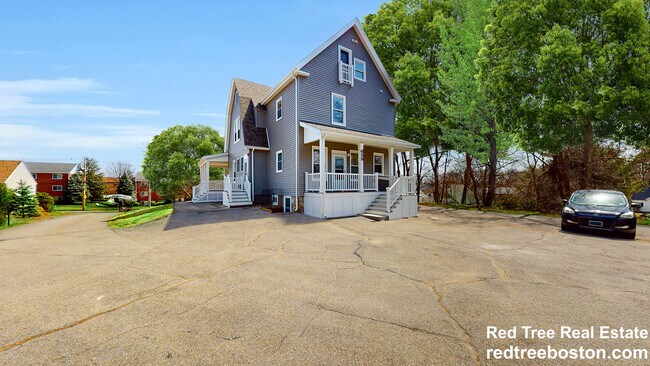659 South St, Unit 3-bed 2-bath Waltham in Waltham, MA - Building Photo - Building Photo