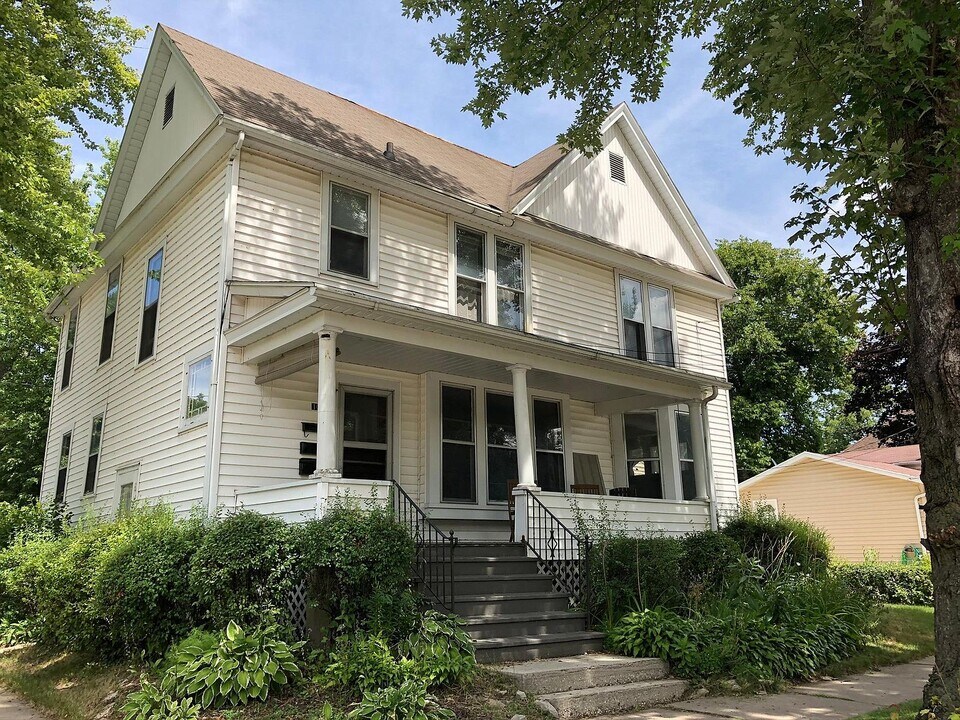 1016 E North St, Unit 3 in Appleton, WI - Building Photo