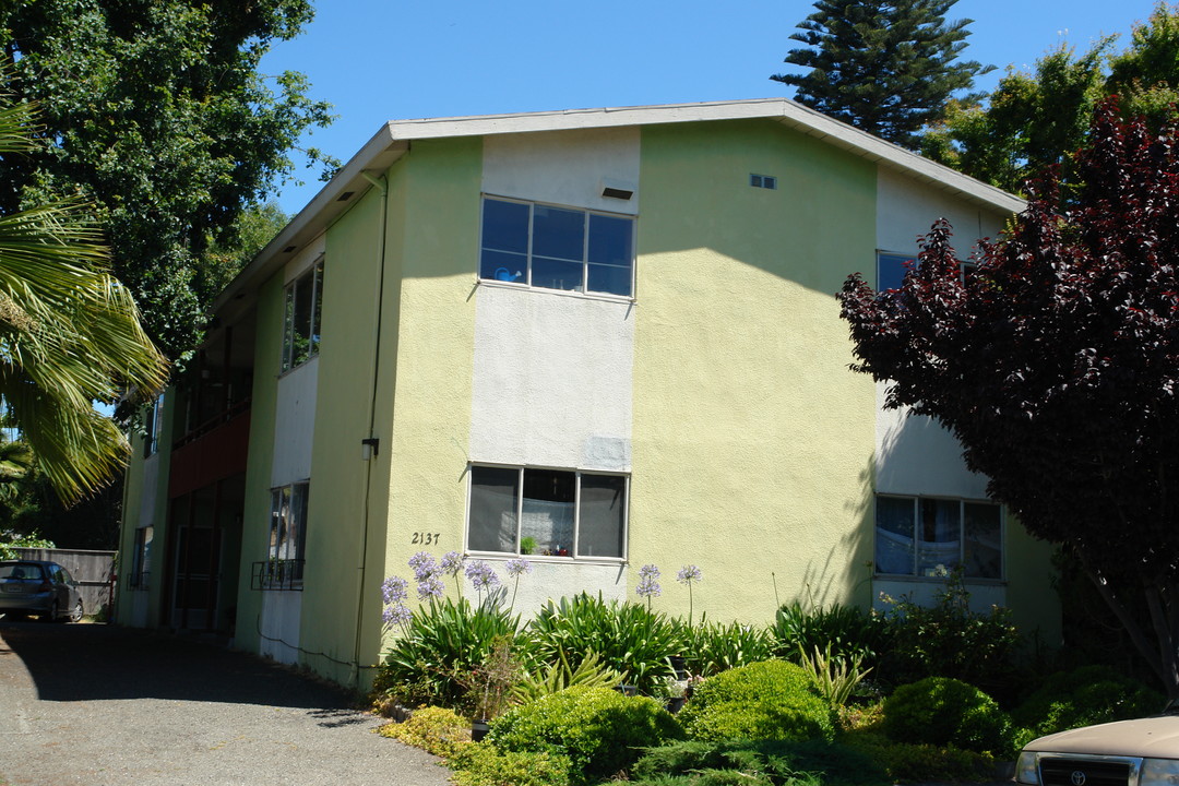 2137 Emerson St in Berkeley, CA - Foto de edificio