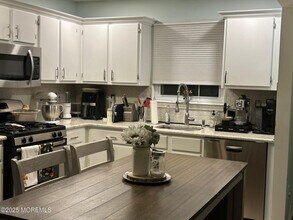 182 Tulip Ln in Freehold, NJ - Building Photo - Building Photo