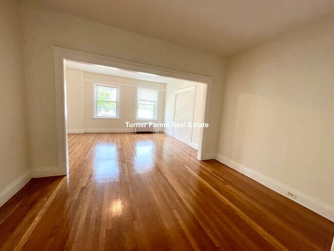 736 Washington St, Unit 1 in Brookline, MA - Building Photo - Building Photo