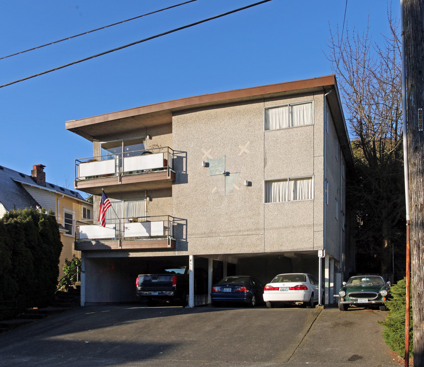 Whitman Apartments in Seattle, WA - Building Photo