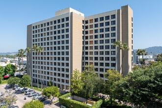 Magnolia Towers in North Hollywood, CA - Building Photo - Building Photo