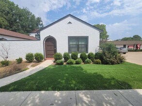 1002 W 2nd Ave in Corsicana, TX - Building Photo - Building Photo