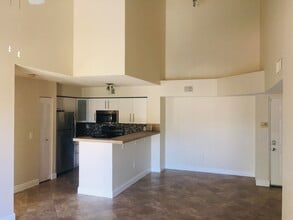 1721 Village Blvd in West Palm Beach, FL - Foto de edificio - Building Photo