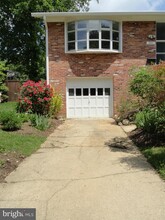 6411 Hollins Dr in Bethesda, MD - Building Photo - Building Photo