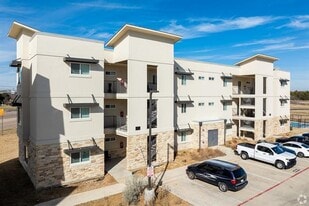 1101 Biloxi Dr in Ennis, TX - Building Photo