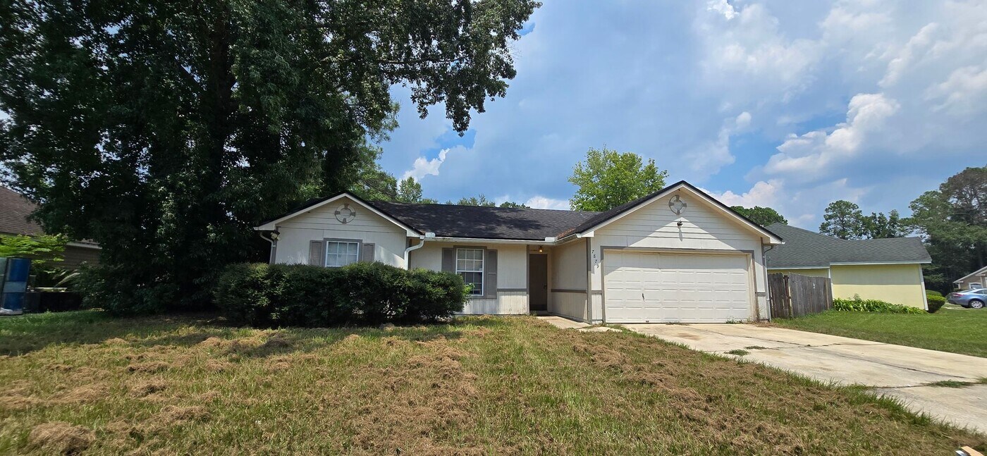 7879 Georgia Jack Dr N in Jacksonville, FL - Building Photo