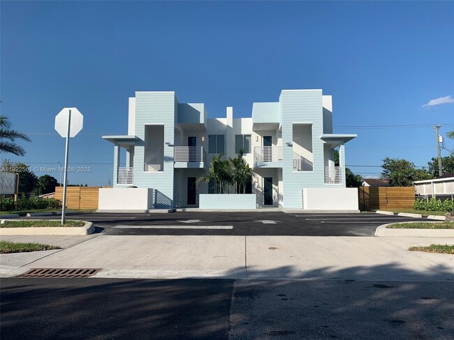 property at 805 E 28th St