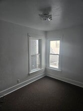 508 W Pleasant St in Freeport, IL - Building Photo - Building Photo