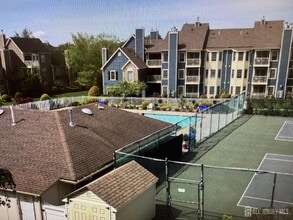 155 Crosspointe Dr in East Brunswick, NJ - Building Photo - Building Photo