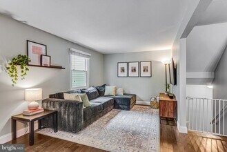 9008 Piney Grove Dr in Fairfax, VA - Building Photo - Building Photo