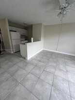 2701 Riverside Dr in Coral Springs, FL - Building Photo