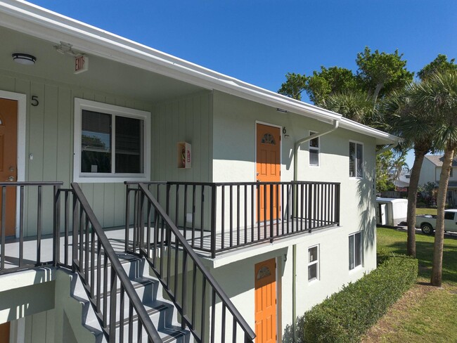 983 NW Spruce Ridge Dr in Stuart, FL - Foto de edificio - Building Photo