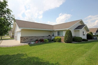 Blue Eagle Townhomes in Barnesville, MN - Building Photo - Building Photo