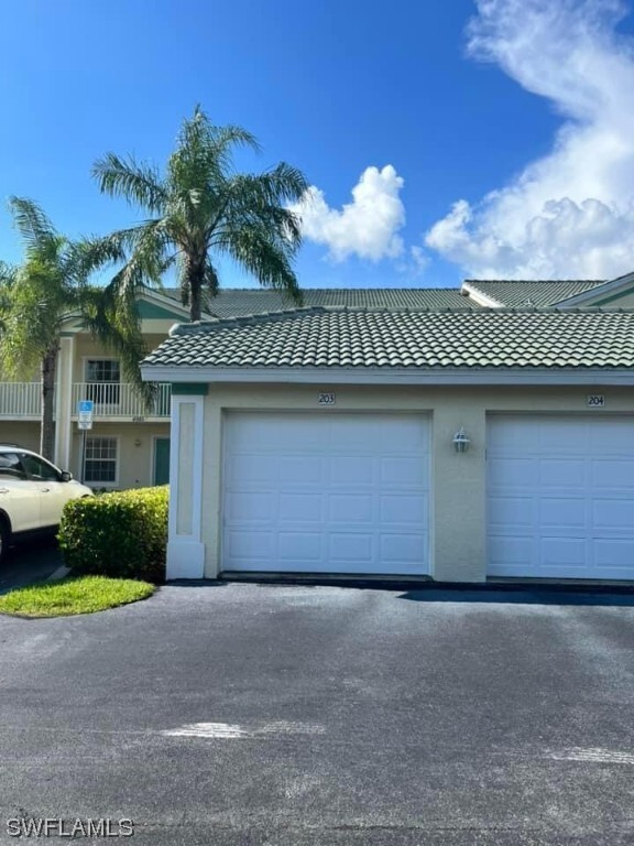 4985 Sandra Bay Dr in Naples, FL - Foto de edificio - Building Photo