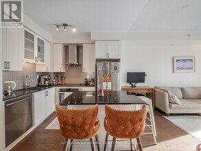 9088 Yonge St in Richmond Hill, ON - Building Photo - Building Photo