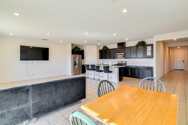 1442 Copperfield Ave in Manteca, CA - Building Photo - Building Photo