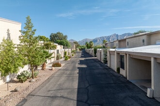 Riverview Condominiums in Tucson, AZ - Building Photo - Building Photo
