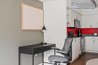 330 3rd Ave W in Seattle, WA - Building Photo - Building Photo