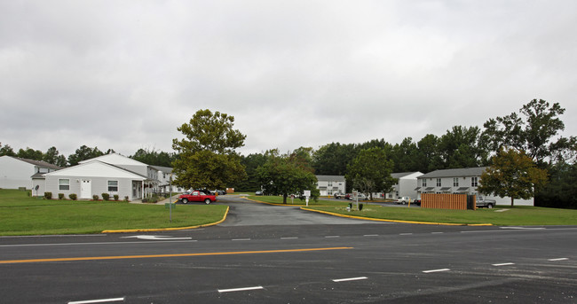 Windsor Court 1 & 2 in Windsor, VA - Building Photo - Building Photo